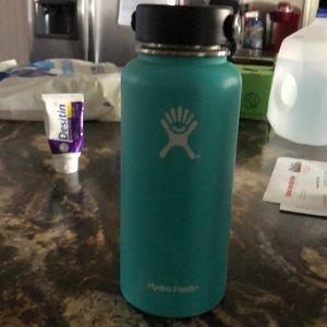 Gently used teal Hydro flask